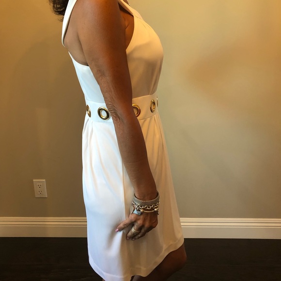 Perfect white dress - Picture 2 of 4